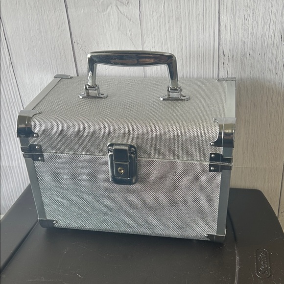 Aluminum Makeup Case/Jewelry Storage Box Lockable - Picture 1 of 7